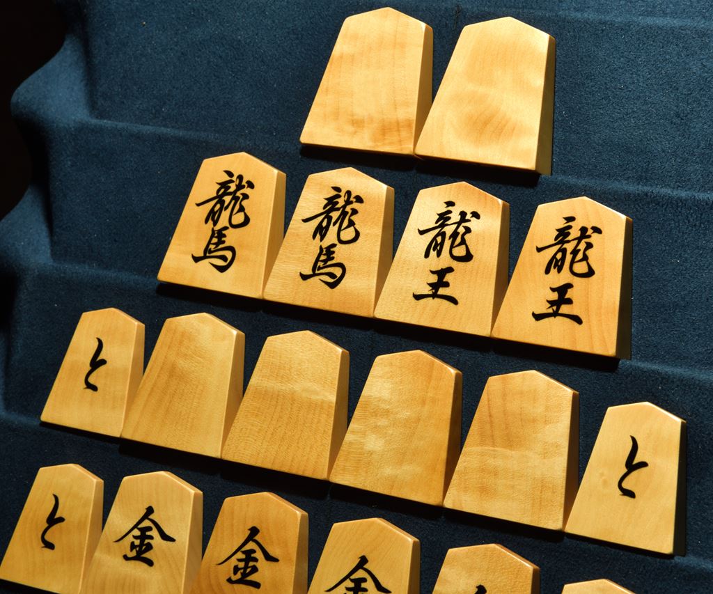 Yahoo!オークション - 将棋乃駒172 薩摩黄楊柾目系 彫埋駒 博堂