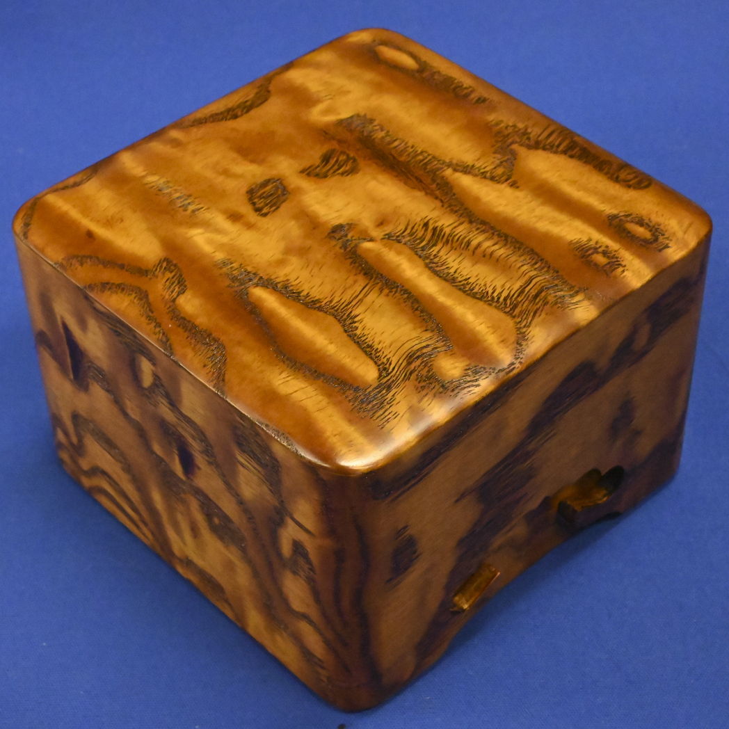 駒箱 タモ杢  隅丸  摺漆　