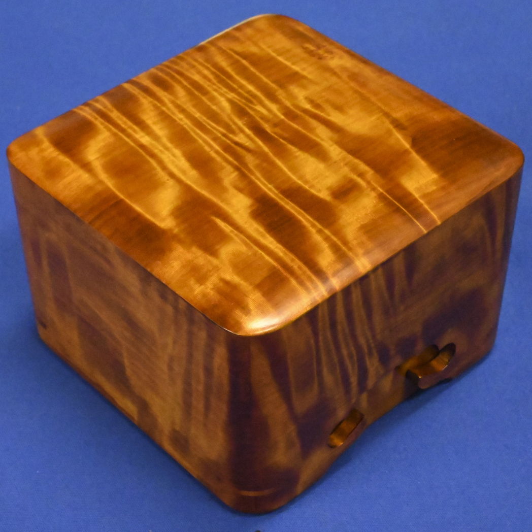 駒箱 栃杢  隅丸  摺漆　