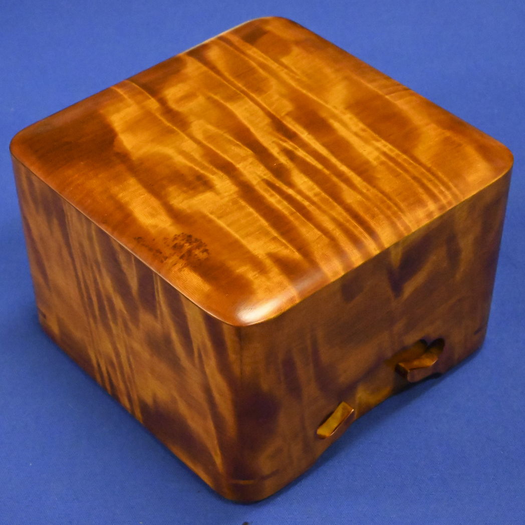 駒箱 栃杢  隅丸  摺漆　