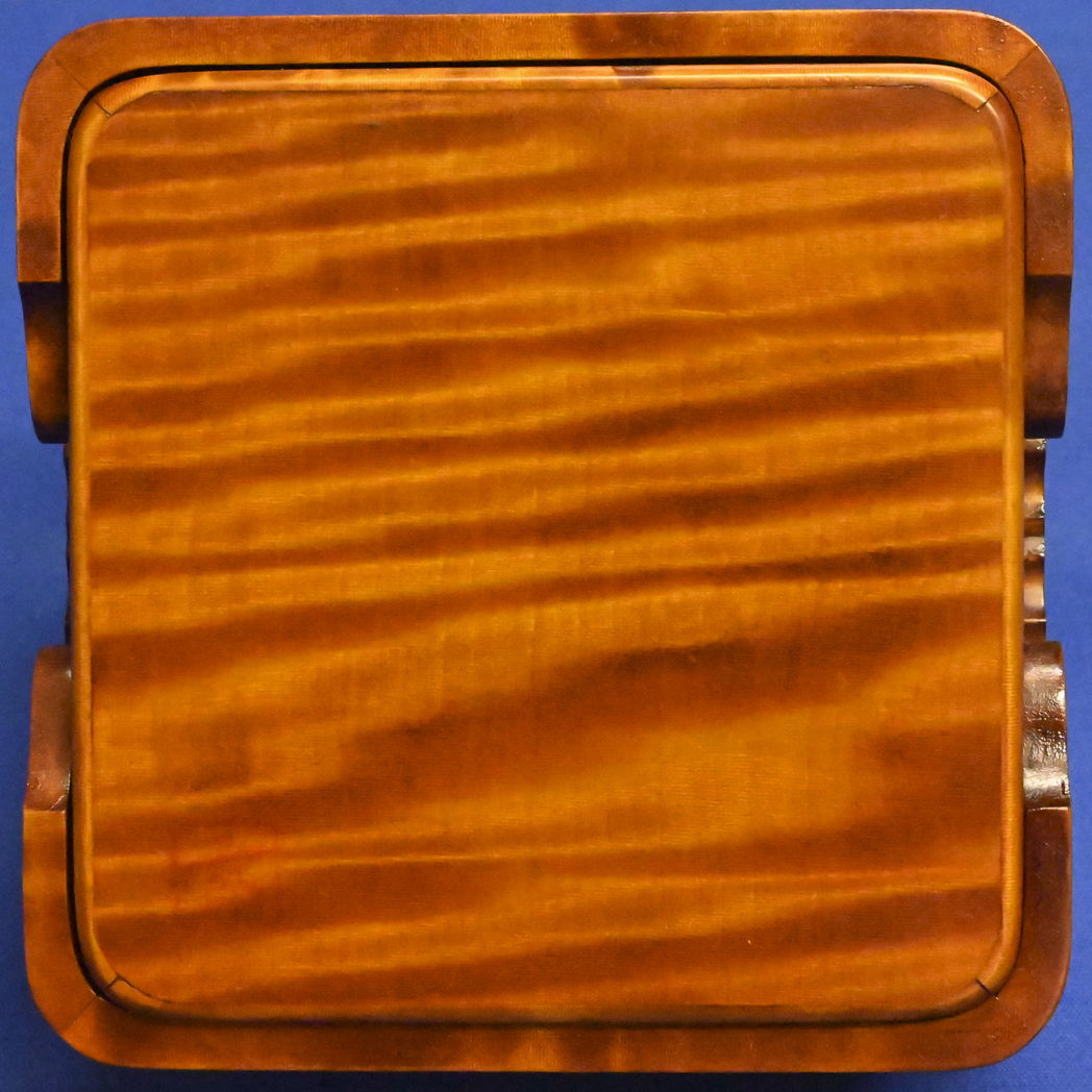 駒箱 栃杢  隅丸  摺漆