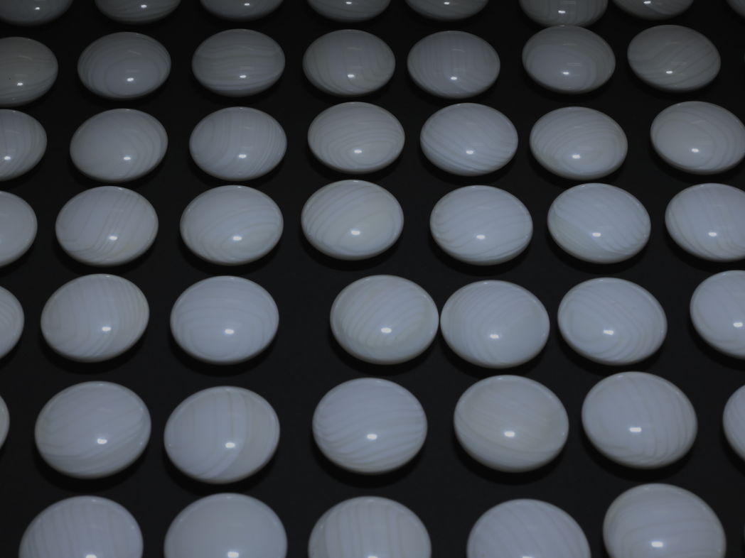 碁盤 本榧(日本産) 6寸2分天地柾 本蛤碁石40号雪印 本榧(日本・日向産