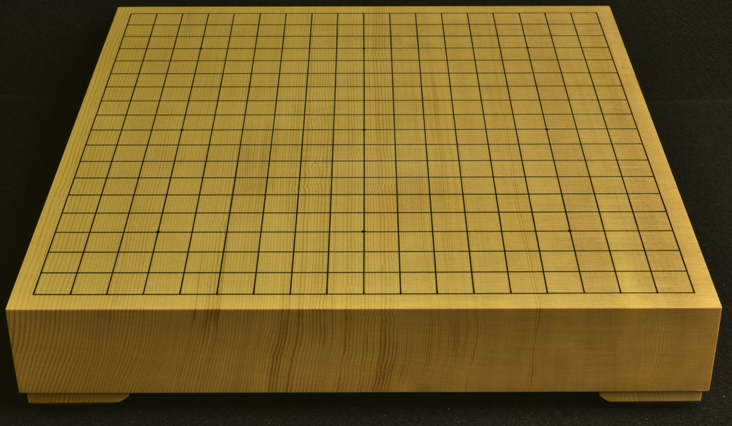 囲碁盤　木刻印線　卓上接合碁盤　新榧　色目の優しい　19路囲碁盤厚さ40mm 松 国産本榧足付碁盤 5寸8分（木裏） ga50042 | 前川榧碁盤店