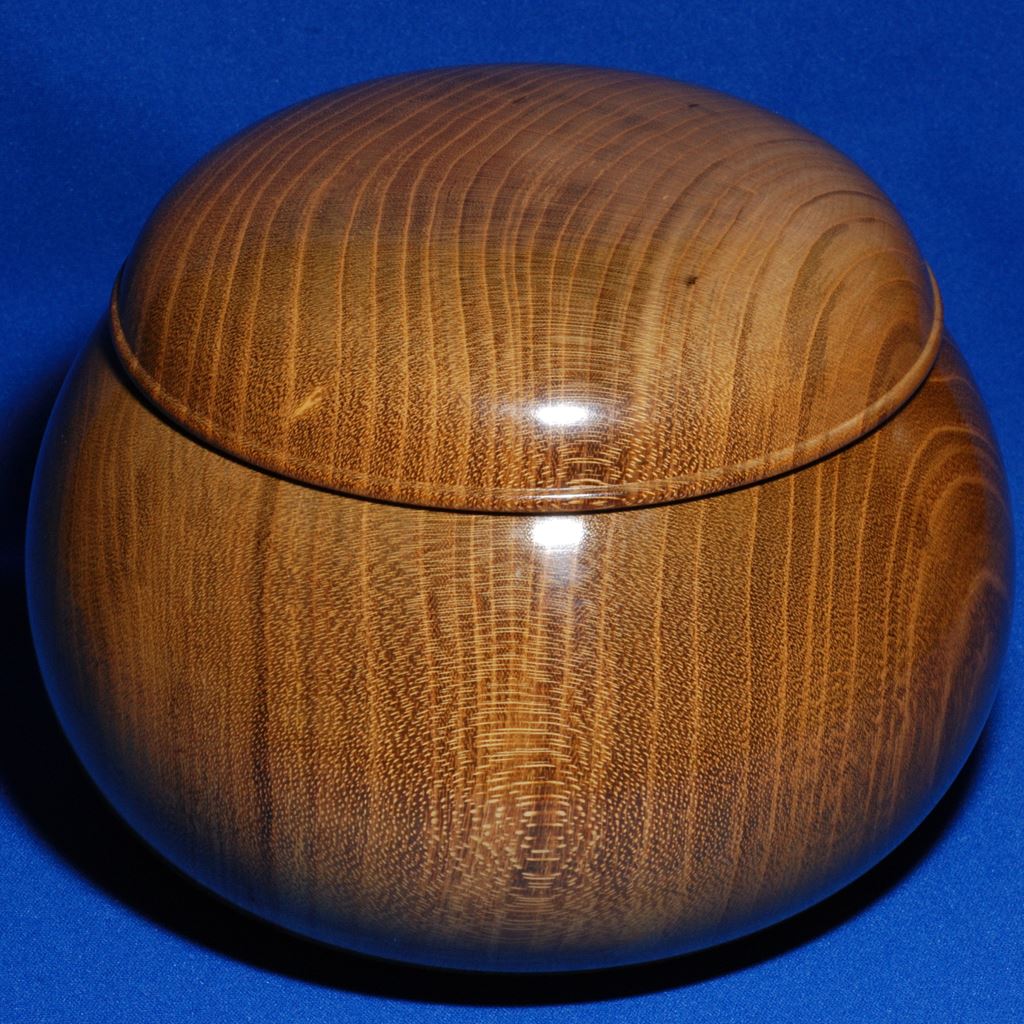 16世紀三島高麗白泥象嵌鉢　木箱付　幅約17.5㎝東Y7-0609⭐︎2Fトニサニ A rare Junyao hexalobed tripod narcissus bowl, Early Ming